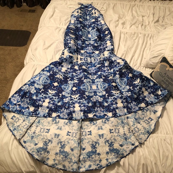 Gorgeous formal Xscape size 6 gown! - Picture 5 of 8